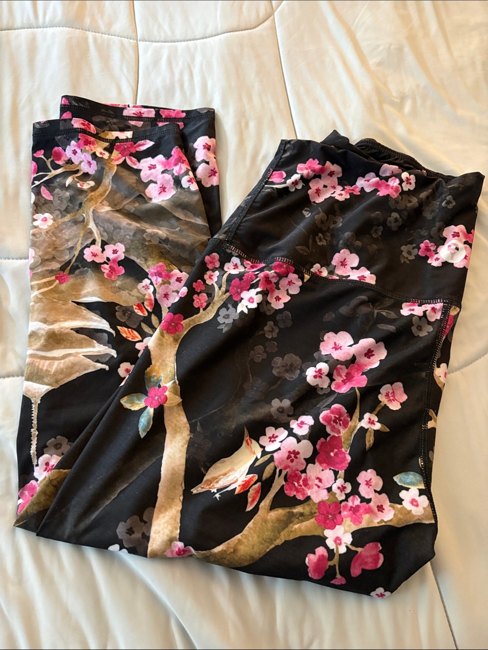 High-Waist Floral Cherry Blossom Leggings - Black/Pink cropped length